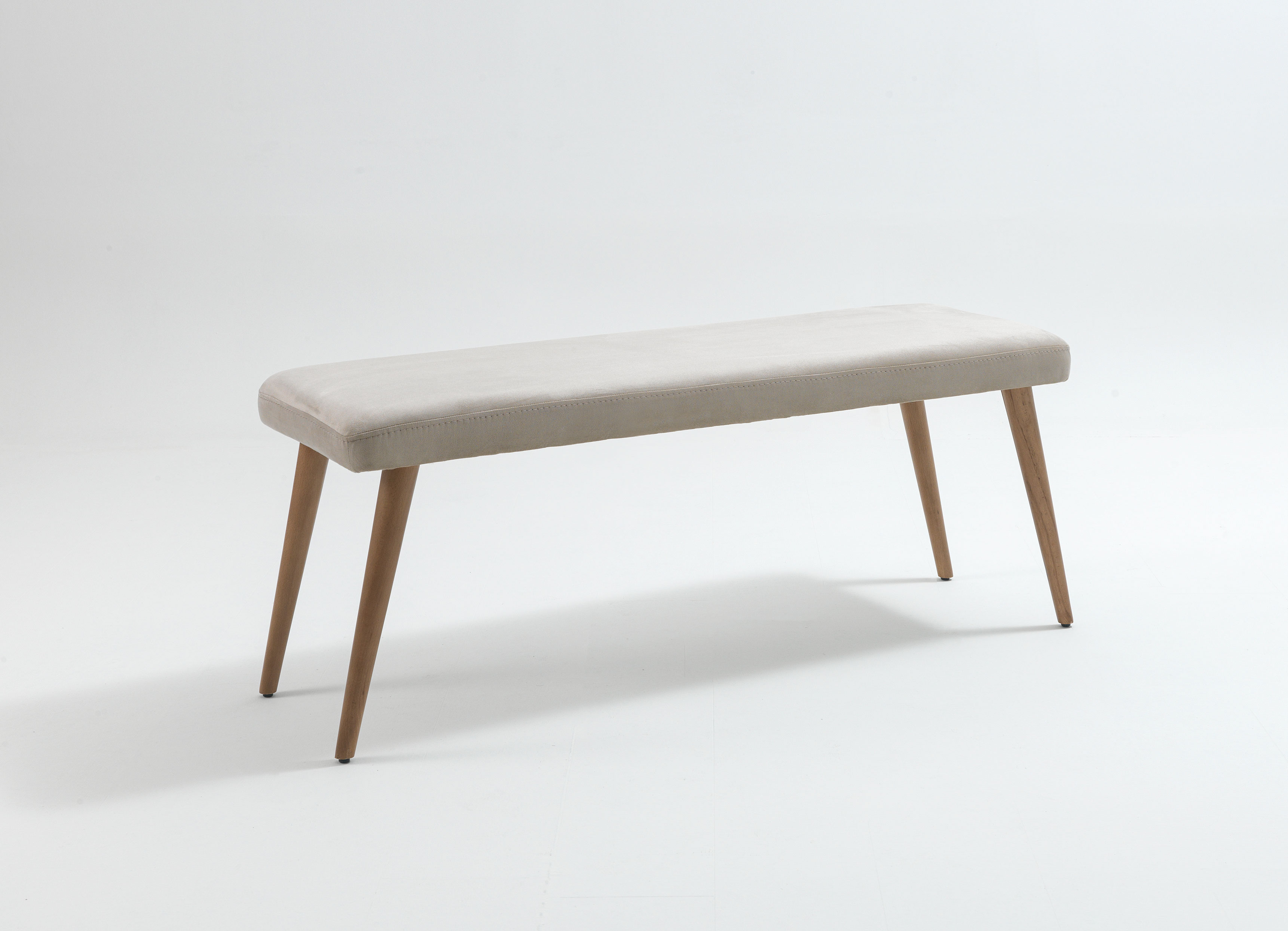 Lisa Bench model